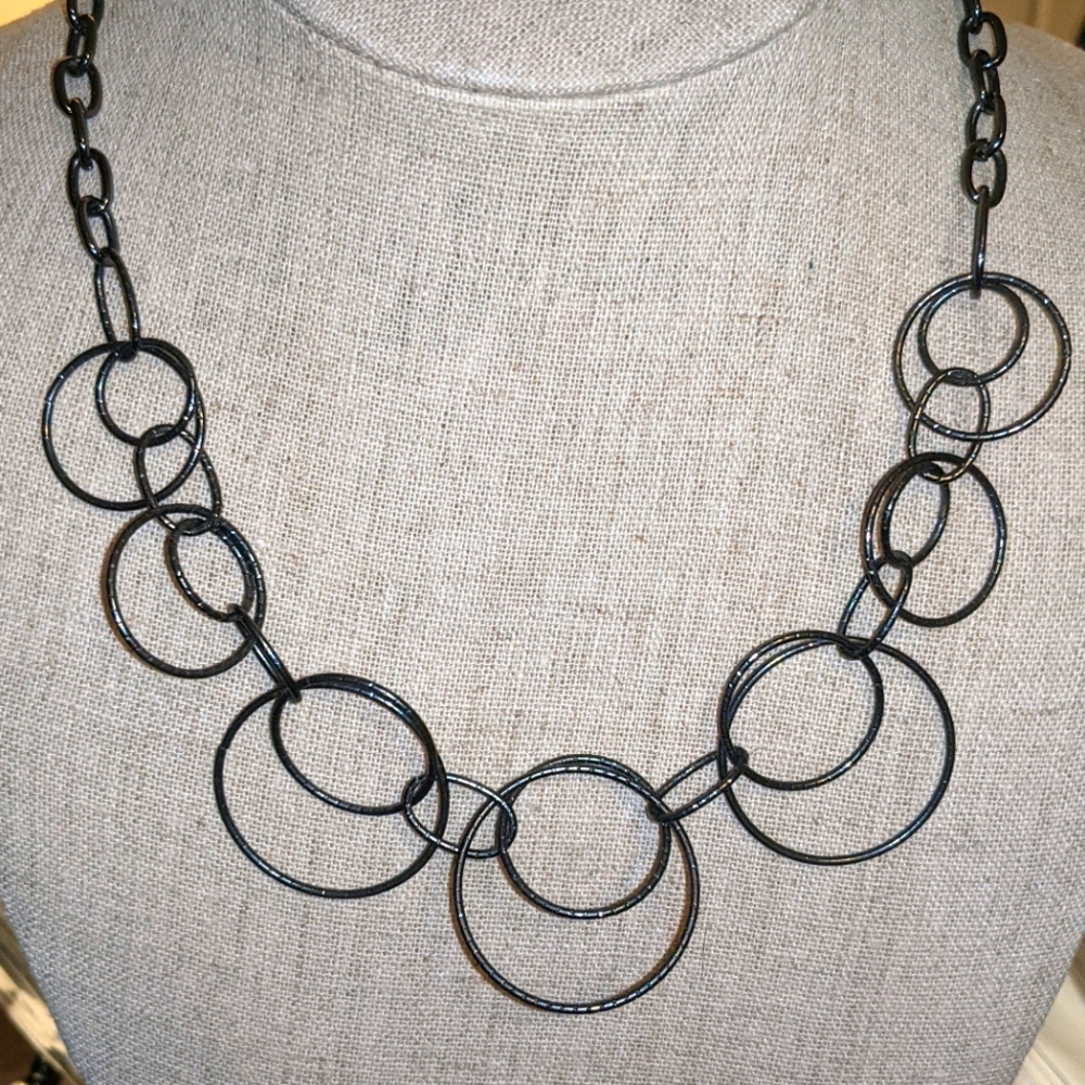 Ladies NY Metal Hoop Link Necklace